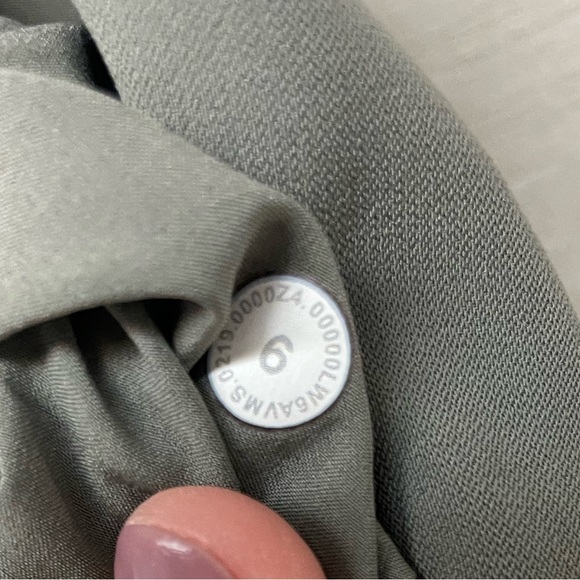 | Lululemon | On The Fly Crop *Woven 23. Size 6. - Picture 10 of 13